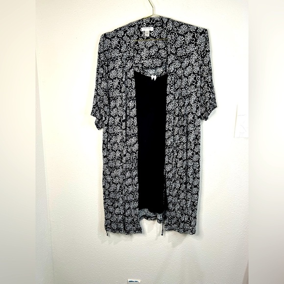 Modern Luxury Carole Hochman Black Floral Sleepwear Set Small Robe & Chemise - Picture 15 of 16